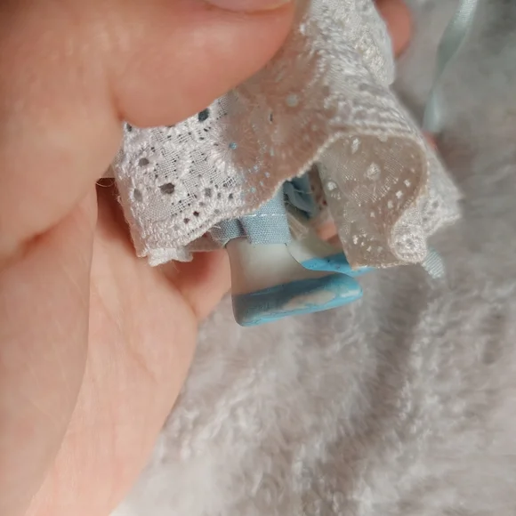 Beautiful Cottage 80s Vintage Porcelain Doll - Picture 6 of 9